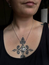 Load image into Gallery viewer, Momento Mori Necklace| .925 Sterling Silver | Peridot
